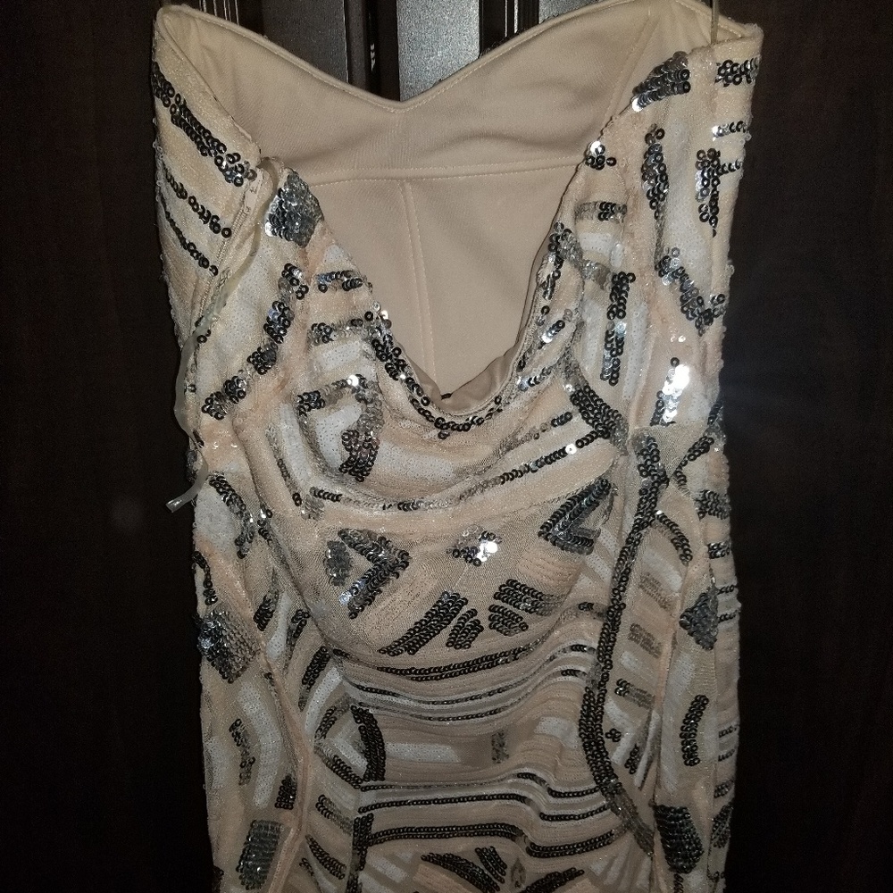 Dress - Picture 2 of 2